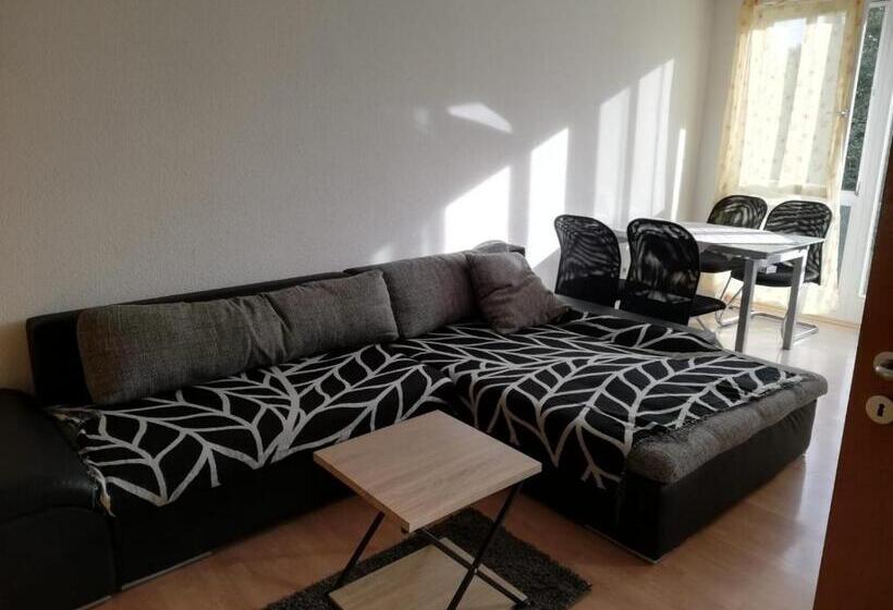 اتاق استاندارد چهارنفره با بالکن, Apartmenthaus Home24