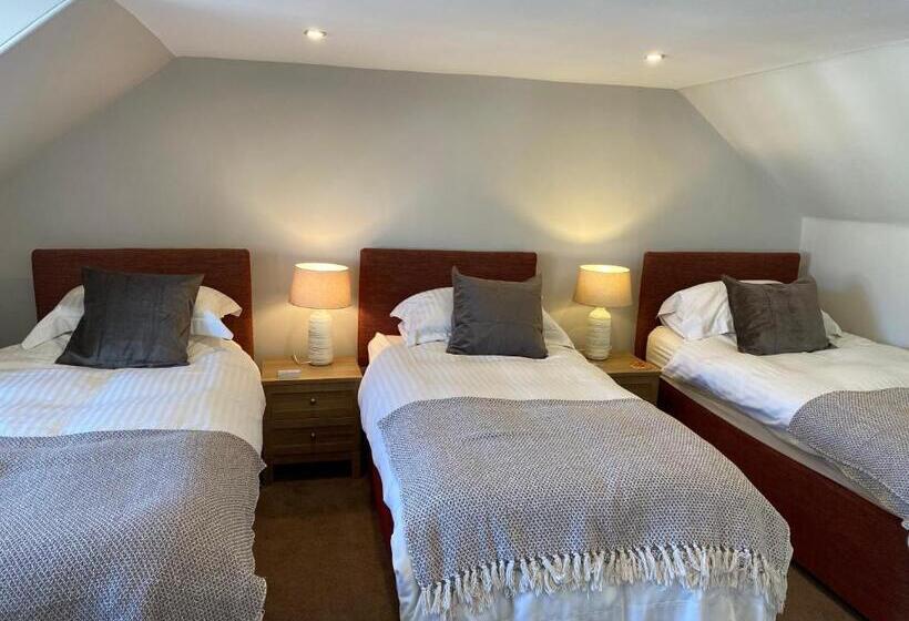 חדר סטנדרט לשלושה, Honeypot Guest House