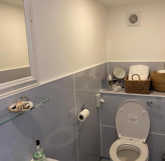 اتاق استاندارد سه نفره, Honeypot Guest House