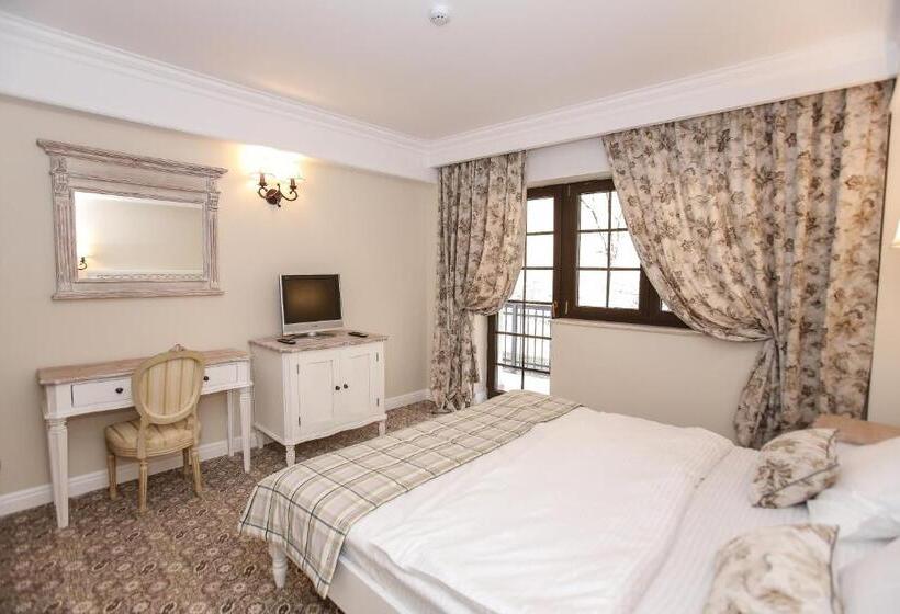 Номер Стандарт с Балконом, Pensiunea Dimitrios & Spa   Băile Herculane  Valea Cernei Terapie Spa  Relaxare A Minții și A Trupul