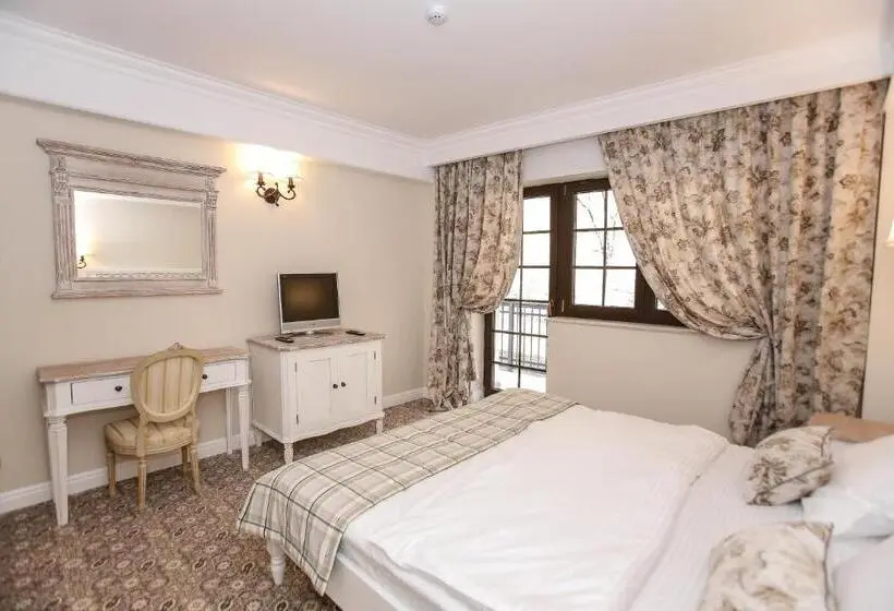 バルコニー付きスタンダードルーム, Pensiunea Dimitrios & Spa   Băile Herculane  Valea Cernei Terapie Spa  Relaxare A Minții și A Trupul