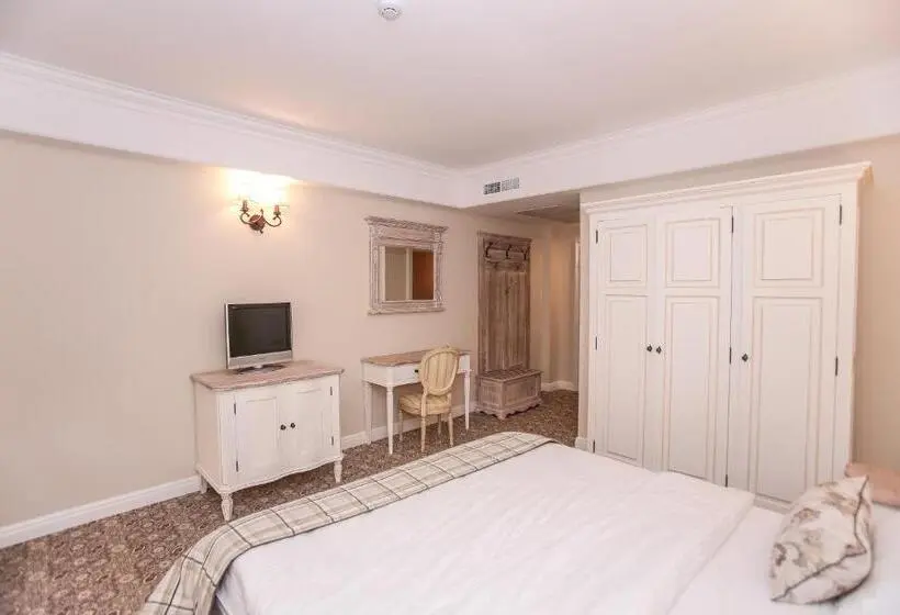 バルコニー付きスタンダードルーム, Pensiunea Dimitrios & Spa   Băile Herculane  Valea Cernei Terapie Spa  Relaxare A Minții și A Trupul