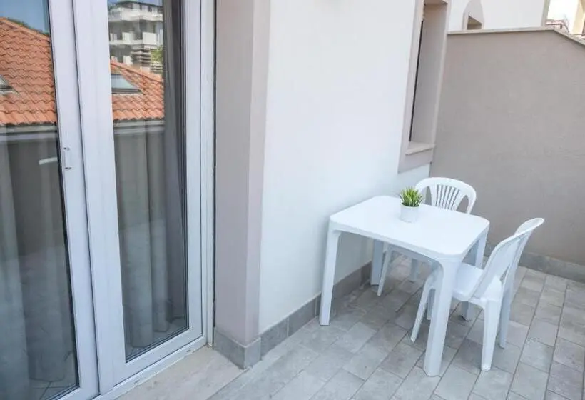 استودیو استاندارد با بالکن, Rimini Bay Suites & Residence