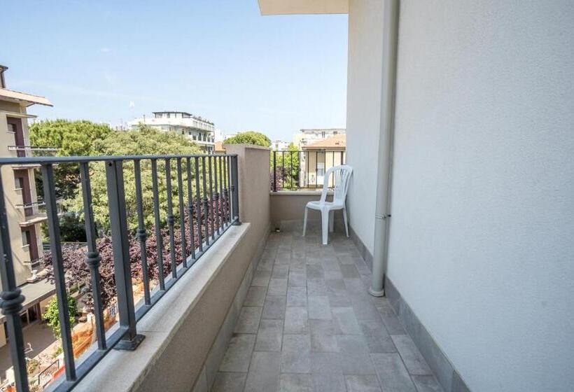آپارتمان 1 خوابه با بالکن, Rimini Bay Suites & Residence