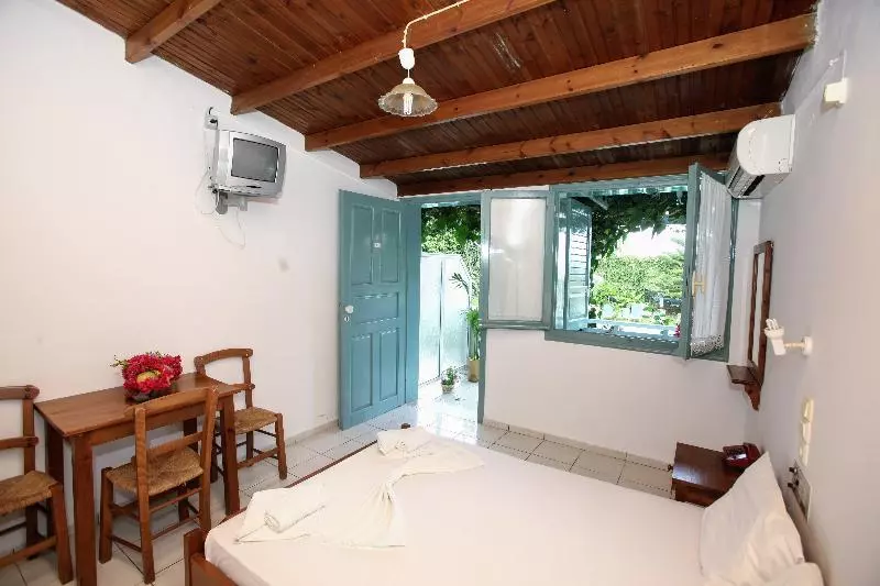 スタンダードスタジオ, Anatoli Apartments