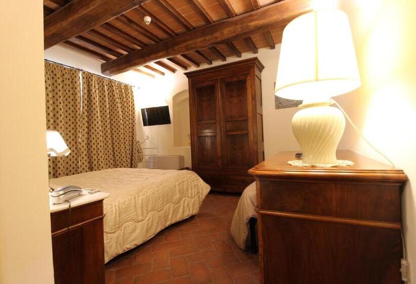 חדר סטנדרט לשלושה, B&b Art