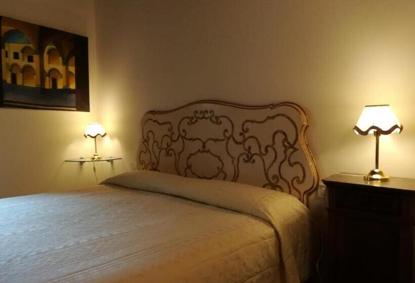 חדר סטנדרט לשלושה, B&b Art