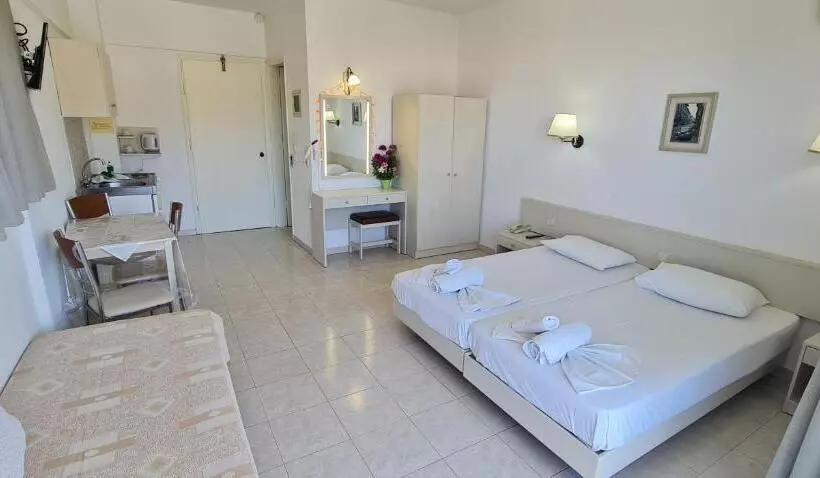 プールビュースタンダードステューディオ, Elarin Studios & Apartments