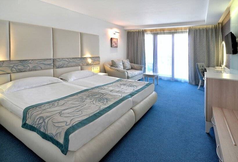 اتاق اساندارد با چشم‌انداز جانبی به دریا, Grifid Metropol Hotel   Premium All Inclusive & Private Beach   Adults Only