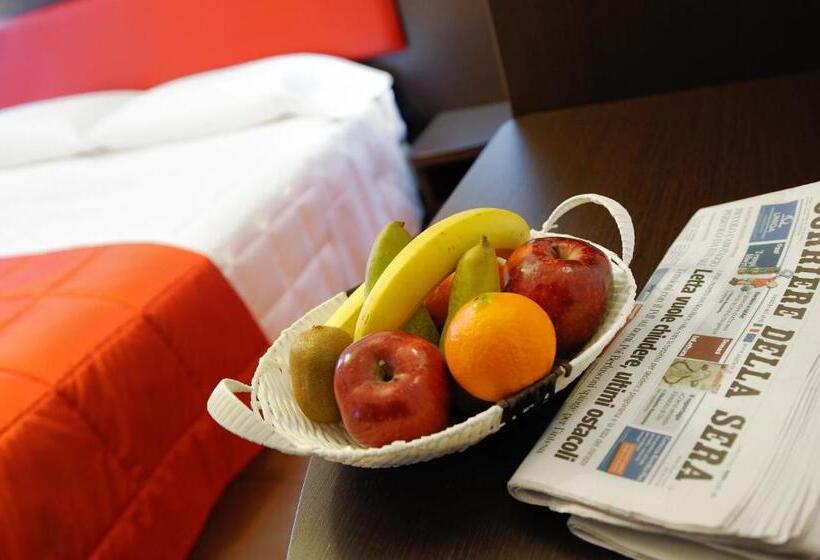 标准单人间, Al Corso