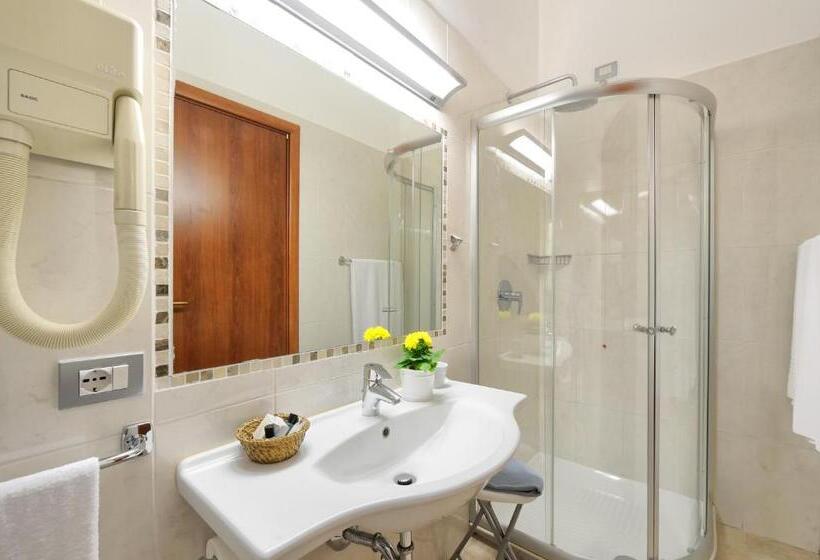 标准单人间, Al Corso