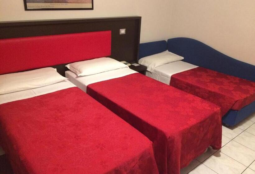 标准三人间, Al Corso