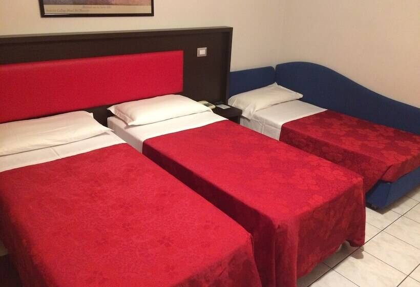 标准三人间, Al Corso