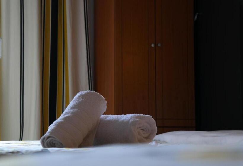 スタンダードルーム, Alexiou