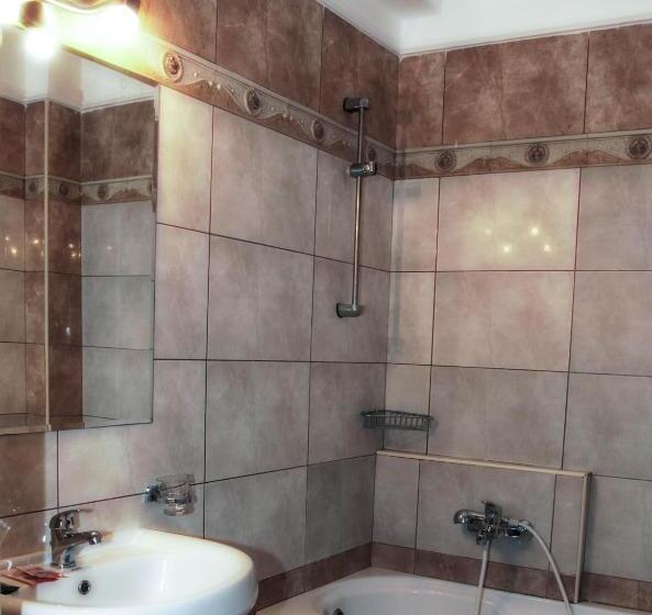 スタンダードルーム, Alexiou