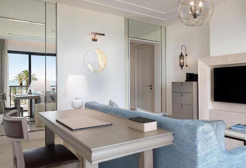 스위트 킹사이즈 침대, The St. Regis La Bahia Blanca Resort   Tamuda Bay