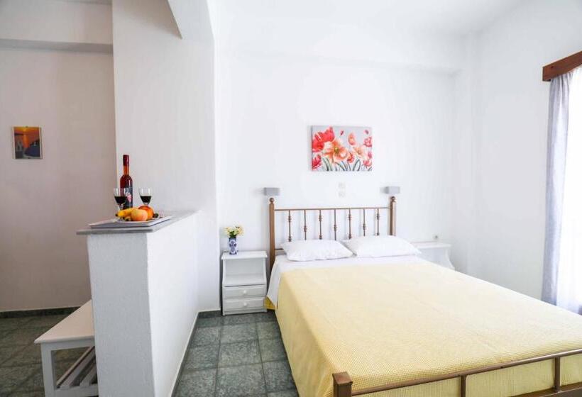 Chambre Standard, Finikas Santorini