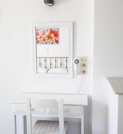 Chambre Standard, Finikas Santorini