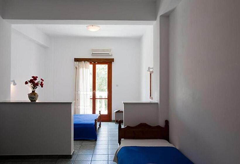 Chambre Triple Standard, Finikas Santorini