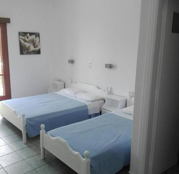 Chambre Triple Standard, Finikas Santorini