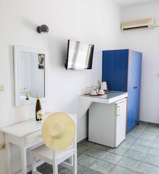 Chambre Triple Standard, Finikas Santorini