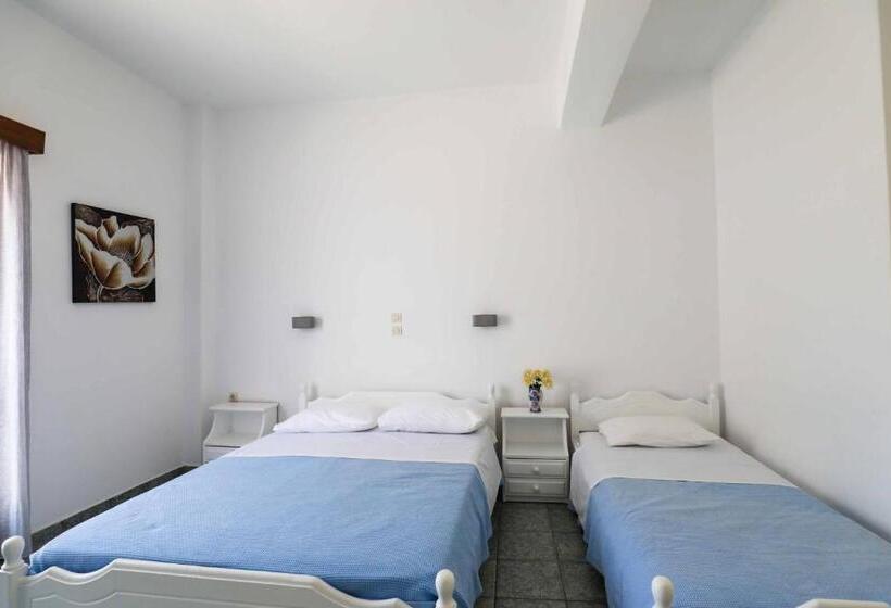 Chambre Triple Standard, Finikas Santorini