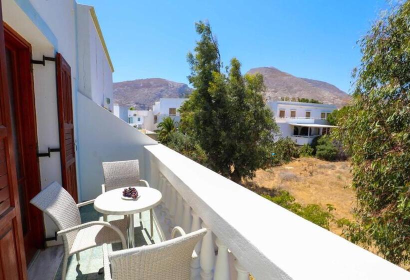 Chambre Triple Standard, Finikas Santorini