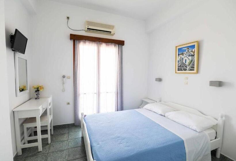 Chambre Familiale, Finikas Santorini