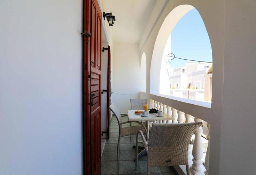 Chambre Familiale, Finikas Santorini