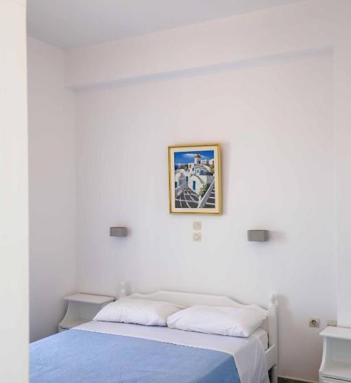 Chambre Familiale, Finikas Santorini