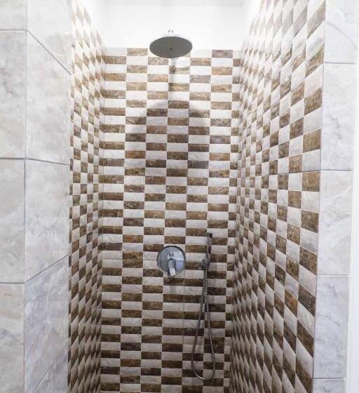 Chambre Familiale, Finikas Santorini