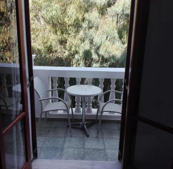 Studio Standard Vue Jardin, Finikas Santorini