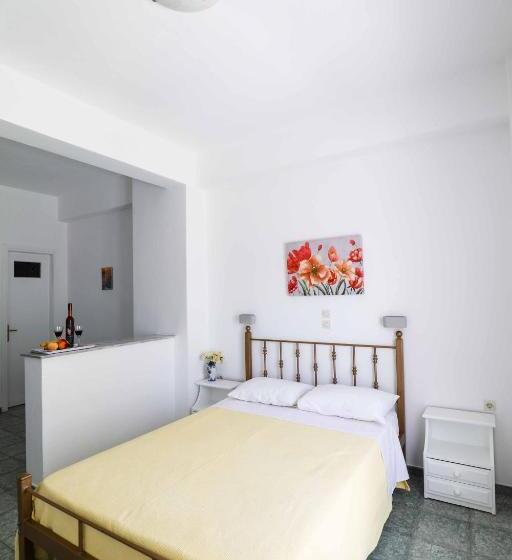 Chambre Standard, Finikas Santorini