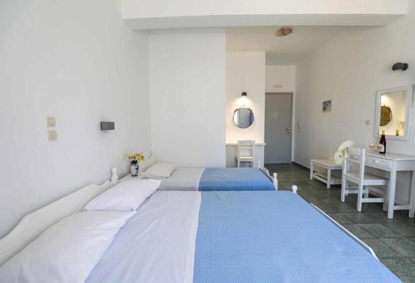 Chambre Triple Standard, Finikas Santorini