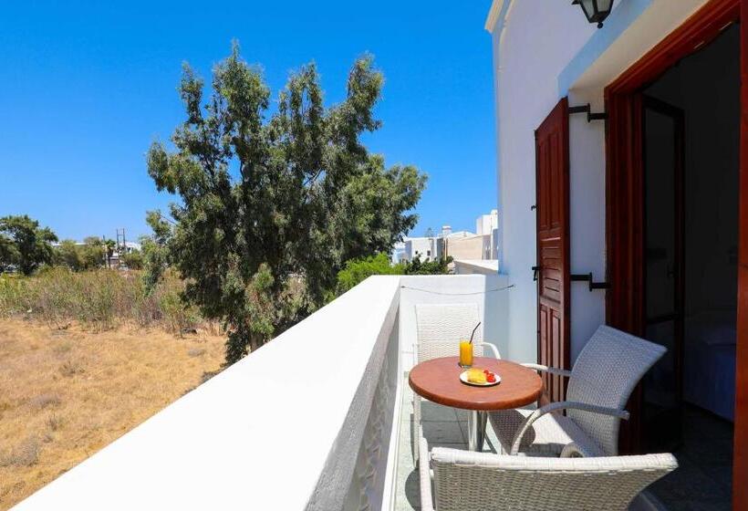 Chambre Triple Standard, Finikas Santorini