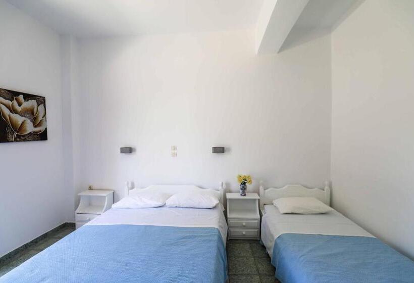 Chambre Triple Standard, Finikas Santorini