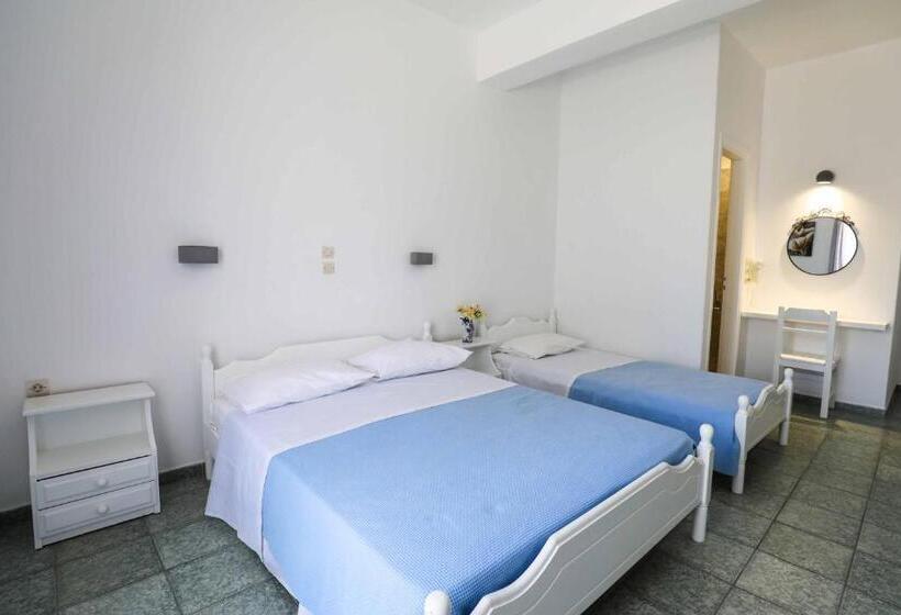 Chambre Triple Standard, Finikas Santorini