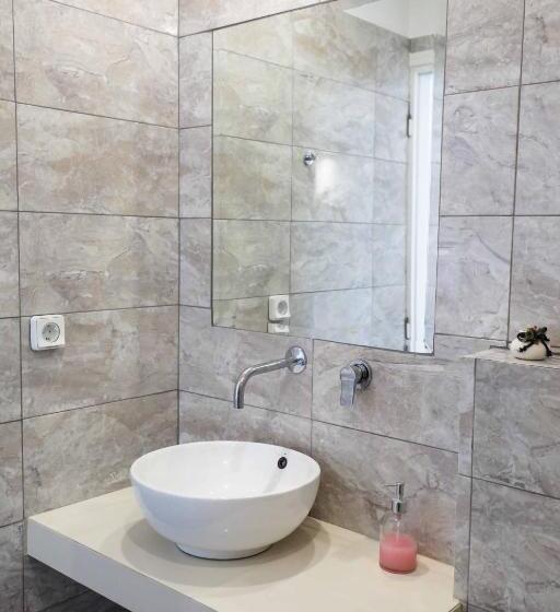 Chambre Triple Standard, Finikas Santorini