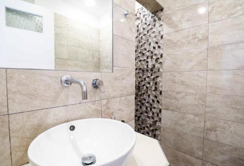 Chambre Familiale, Finikas Santorini