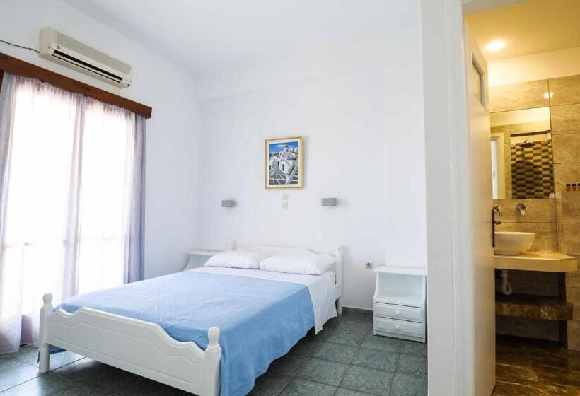 Chambre Familiale, Finikas Santorini