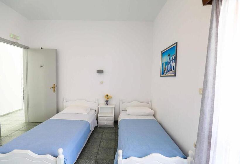Chambre Familiale, Finikas Santorini