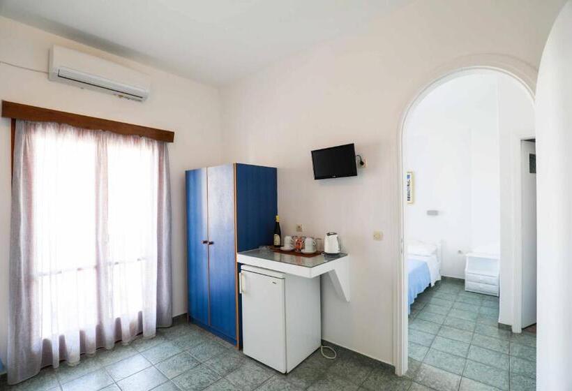 Chambre Familiale, Finikas Santorini