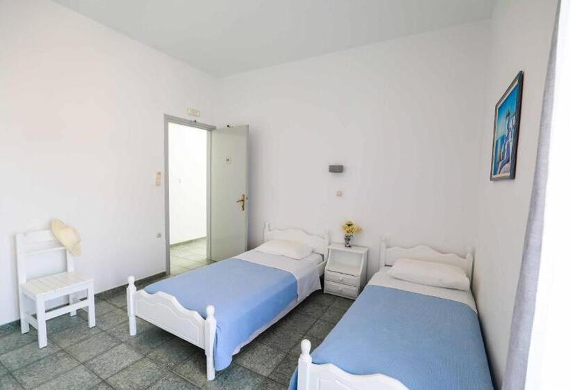 Chambre Familiale, Finikas Santorini