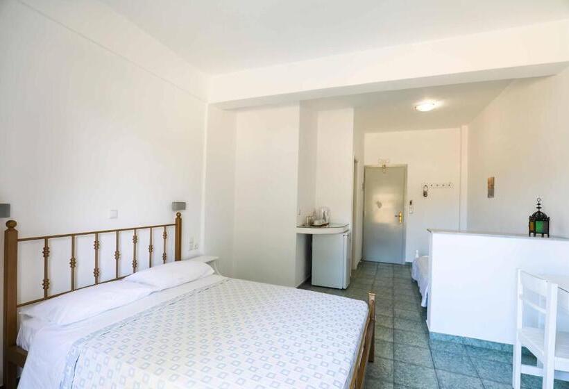 Chambre Triple Standard, Finikas Santorini