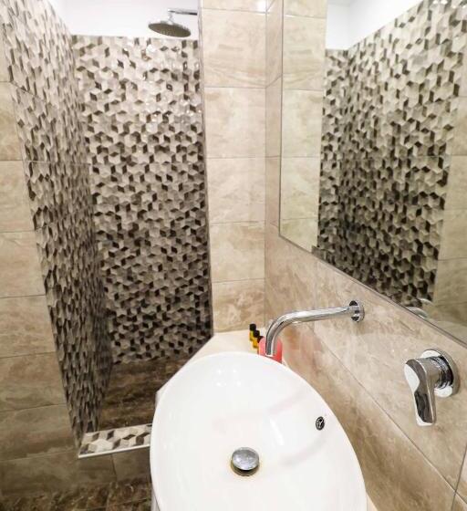 Chambre Triple Standard, Finikas Santorini