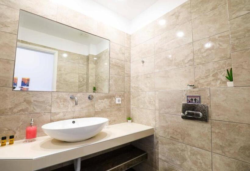 Chambre Triple Standard, Finikas Santorini