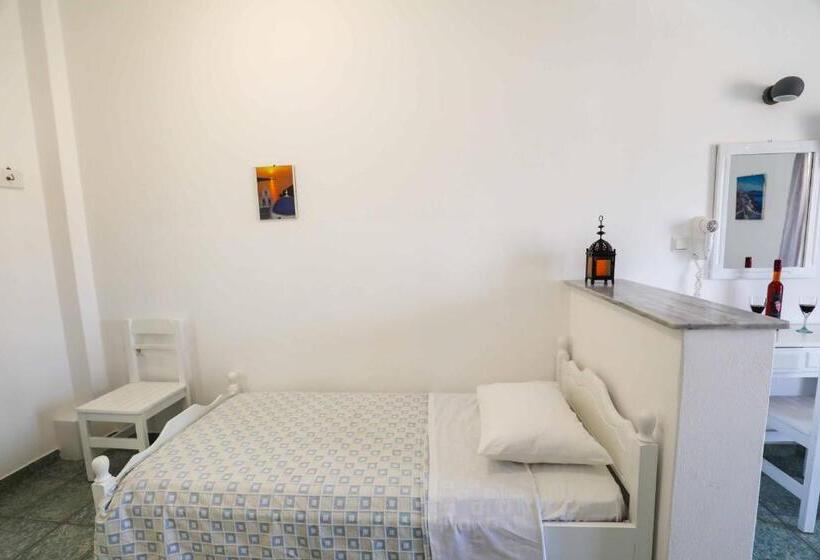 Chambre Triple Standard, Finikas Santorini