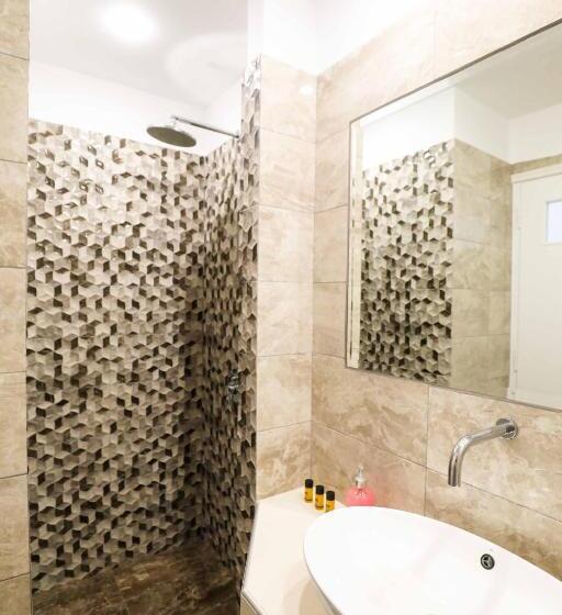 Chambre Triple Standard, Finikas Santorini