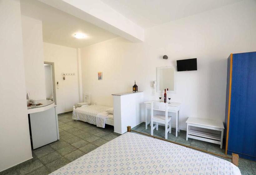 Chambre Triple Standard, Finikas Santorini
