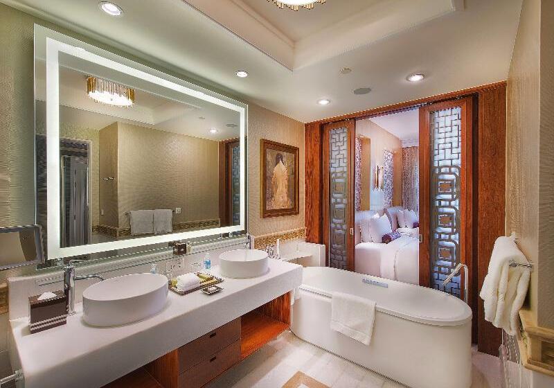 اتاق استاندارد با چشمانداز دریا, Intercontinental Grand Ho Tram